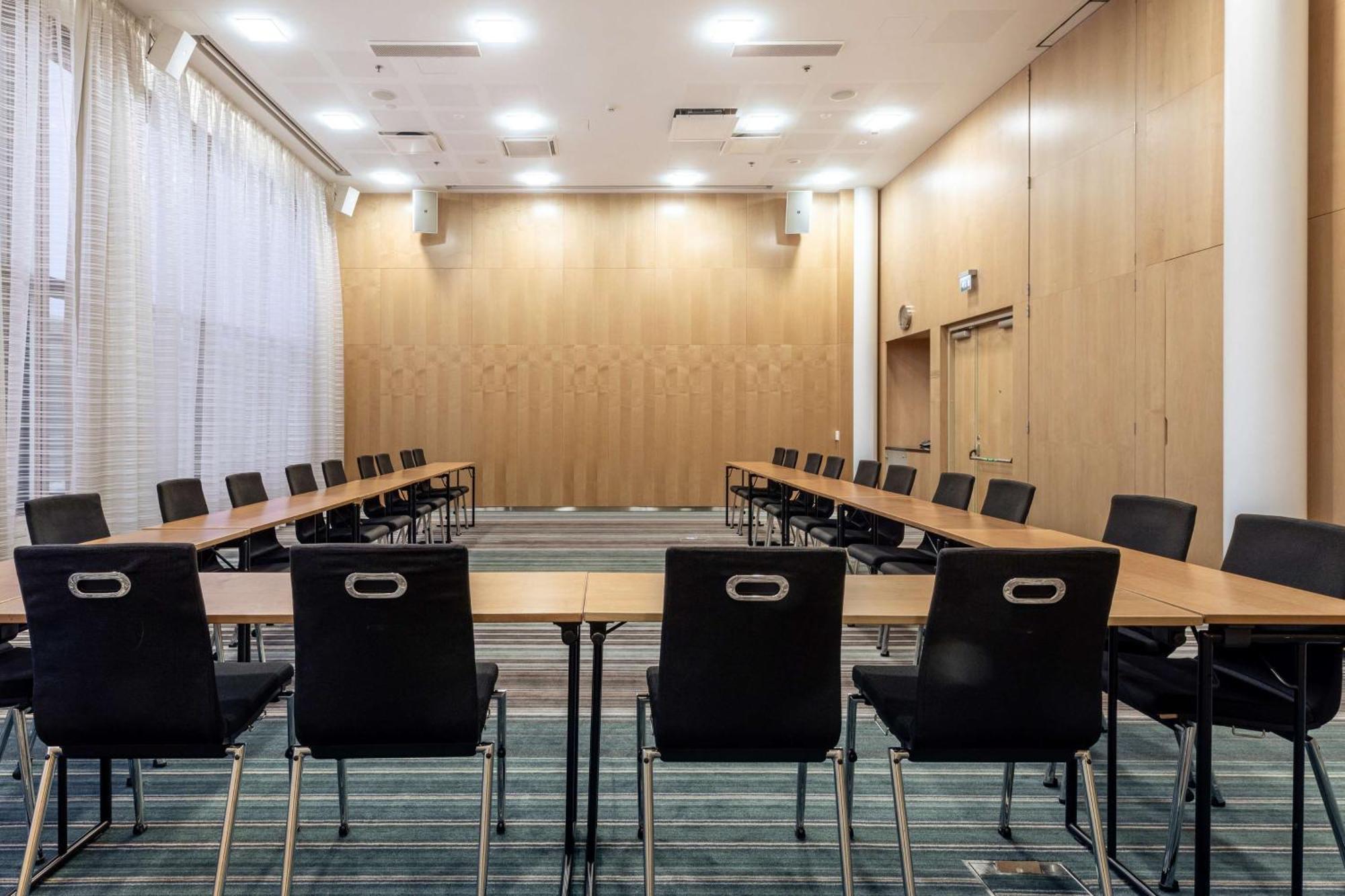 Hilton Helsinki Airport Hotel Вантаа Екстериор снимка
