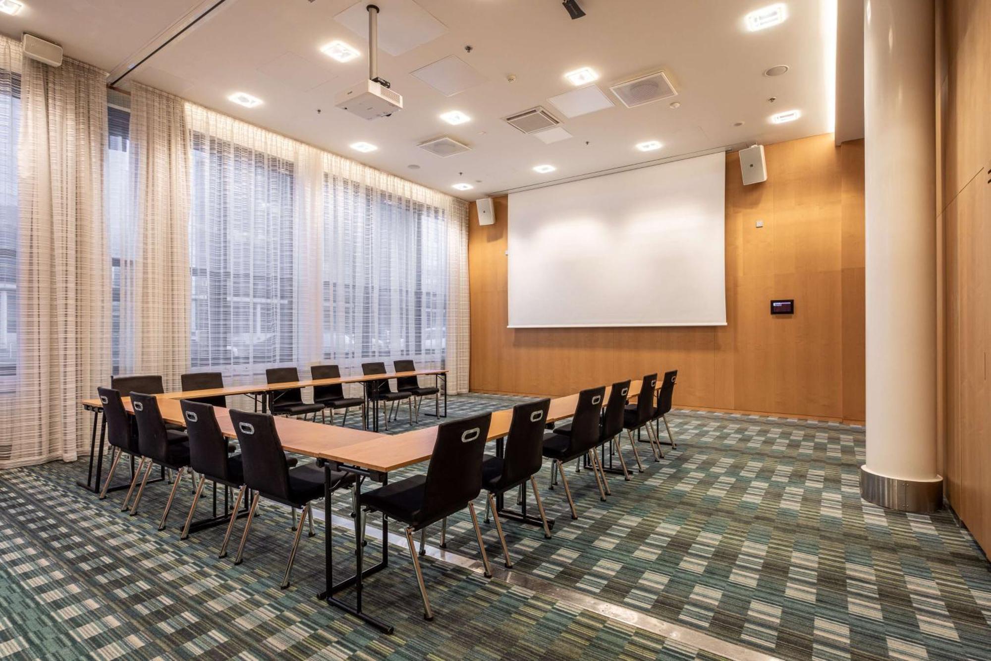 Hilton Helsinki Airport Hotel Вантаа Екстериор снимка