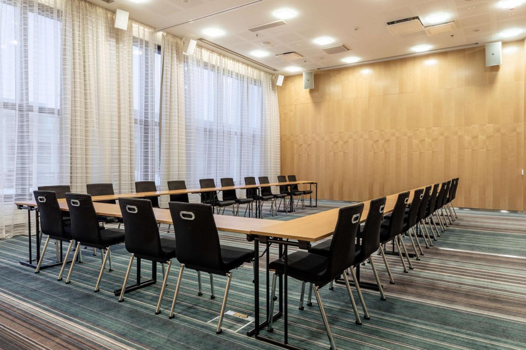 Hilton Helsinki Airport Hotel Вантаа Екстериор снимка