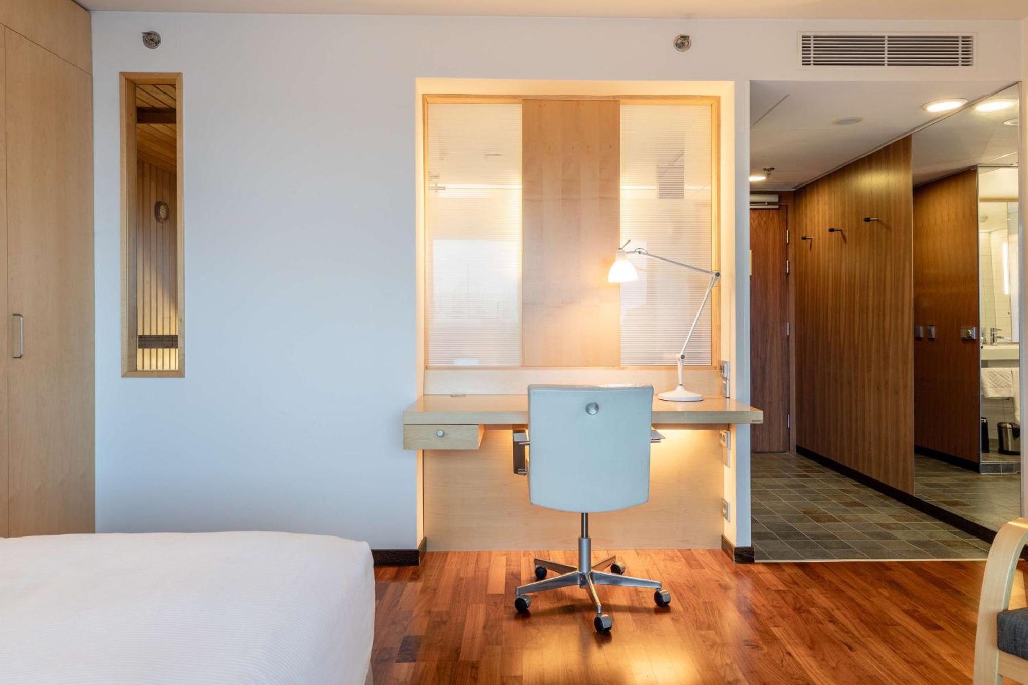 Hilton Helsinki Airport Hotel Вантаа Екстериор снимка