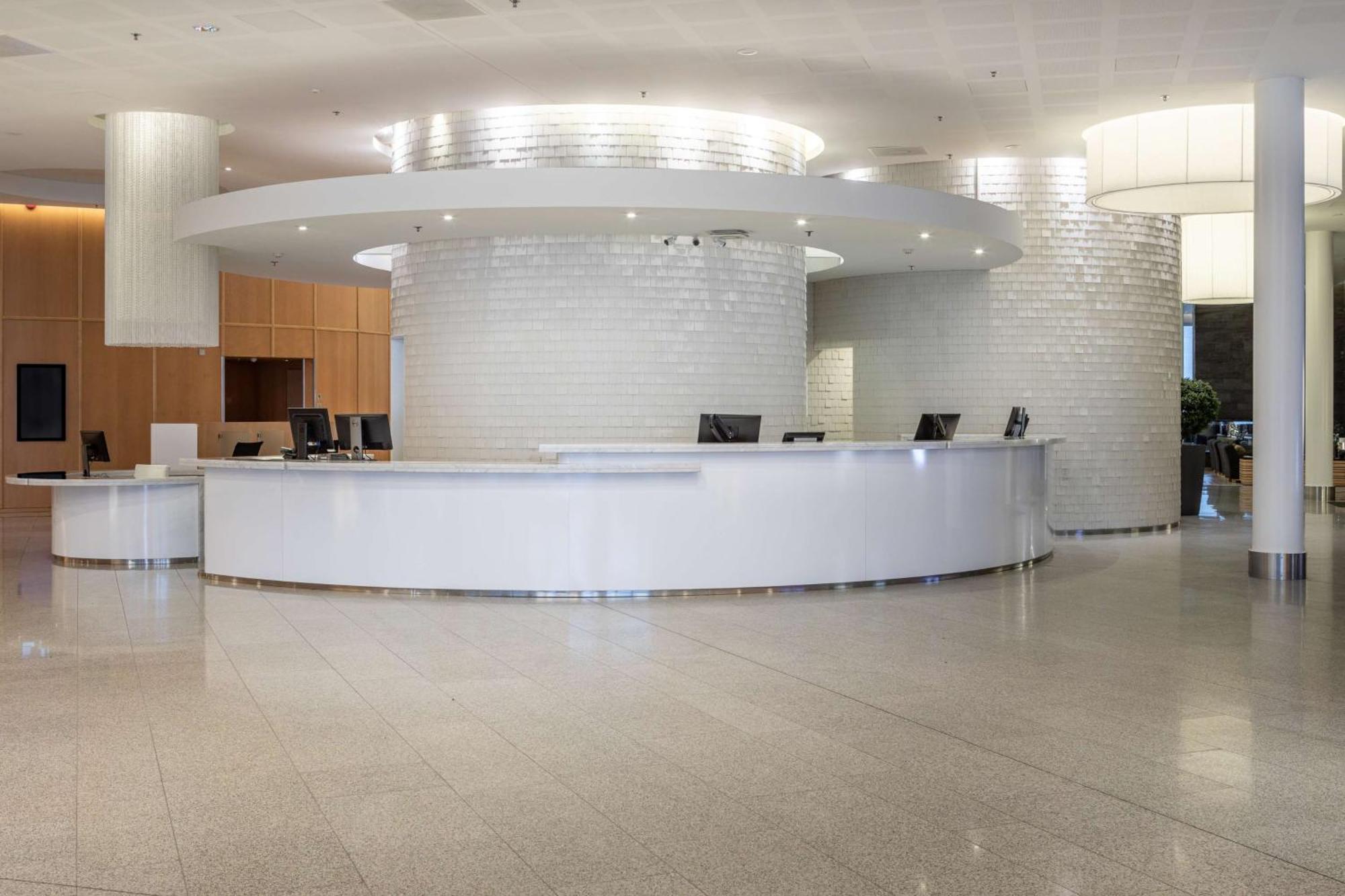 Hilton Helsinki Airport Hotel Вантаа Екстериор снимка