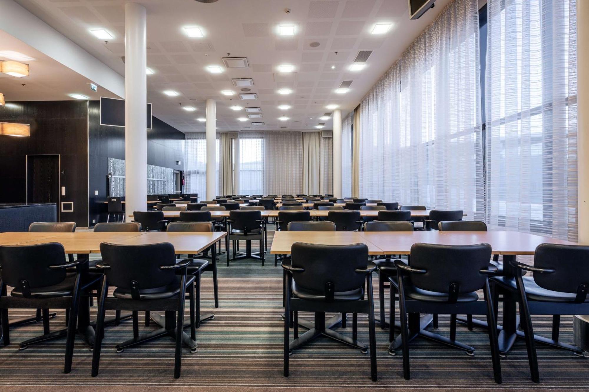 Hilton Helsinki Airport Hotel Вантаа Екстериор снимка